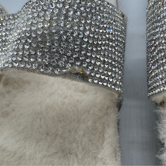 Madden Girl Brandorf Rhinestone Slip on Sandals Bling Faux Fur Lined Size 8.5 - Picture 6 of 10